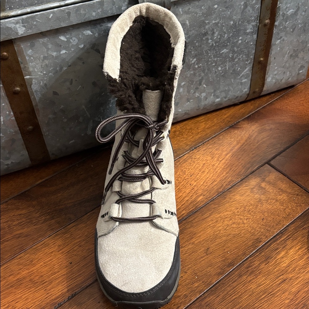 Price drop! Patagonia Stubai Waterproof Chanterelle Boots - Picture 8 of 16